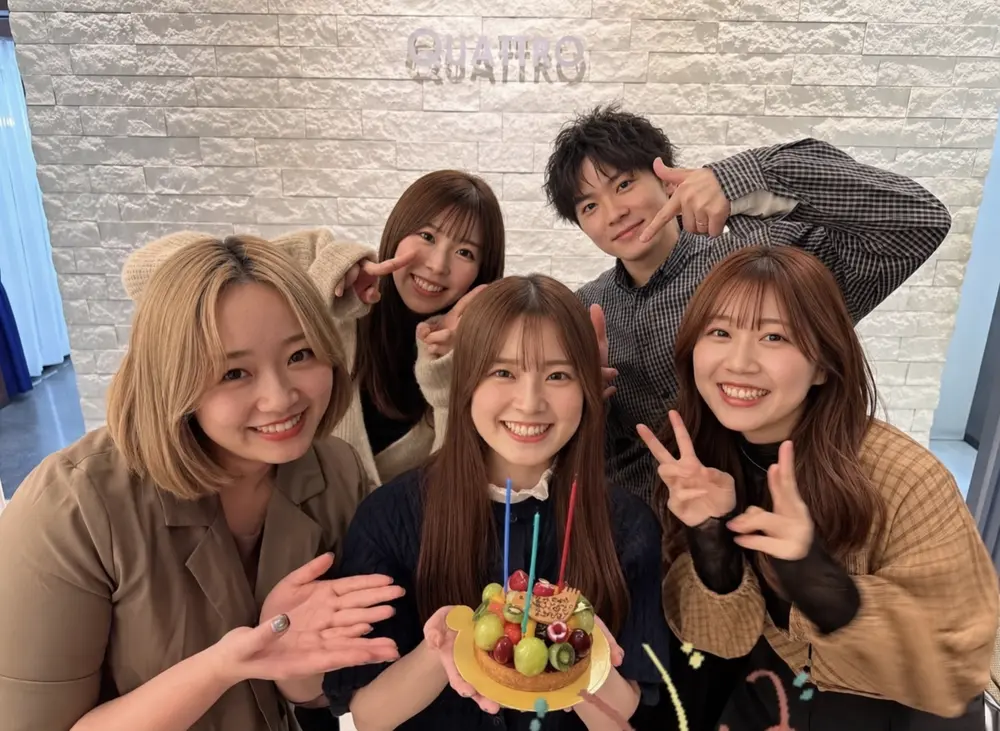 仲間と過ごすスタッフ